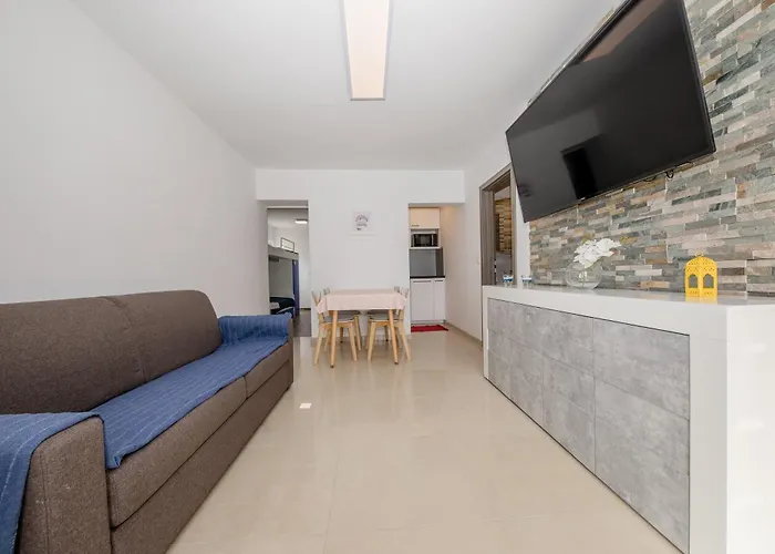 Apartments Gael *